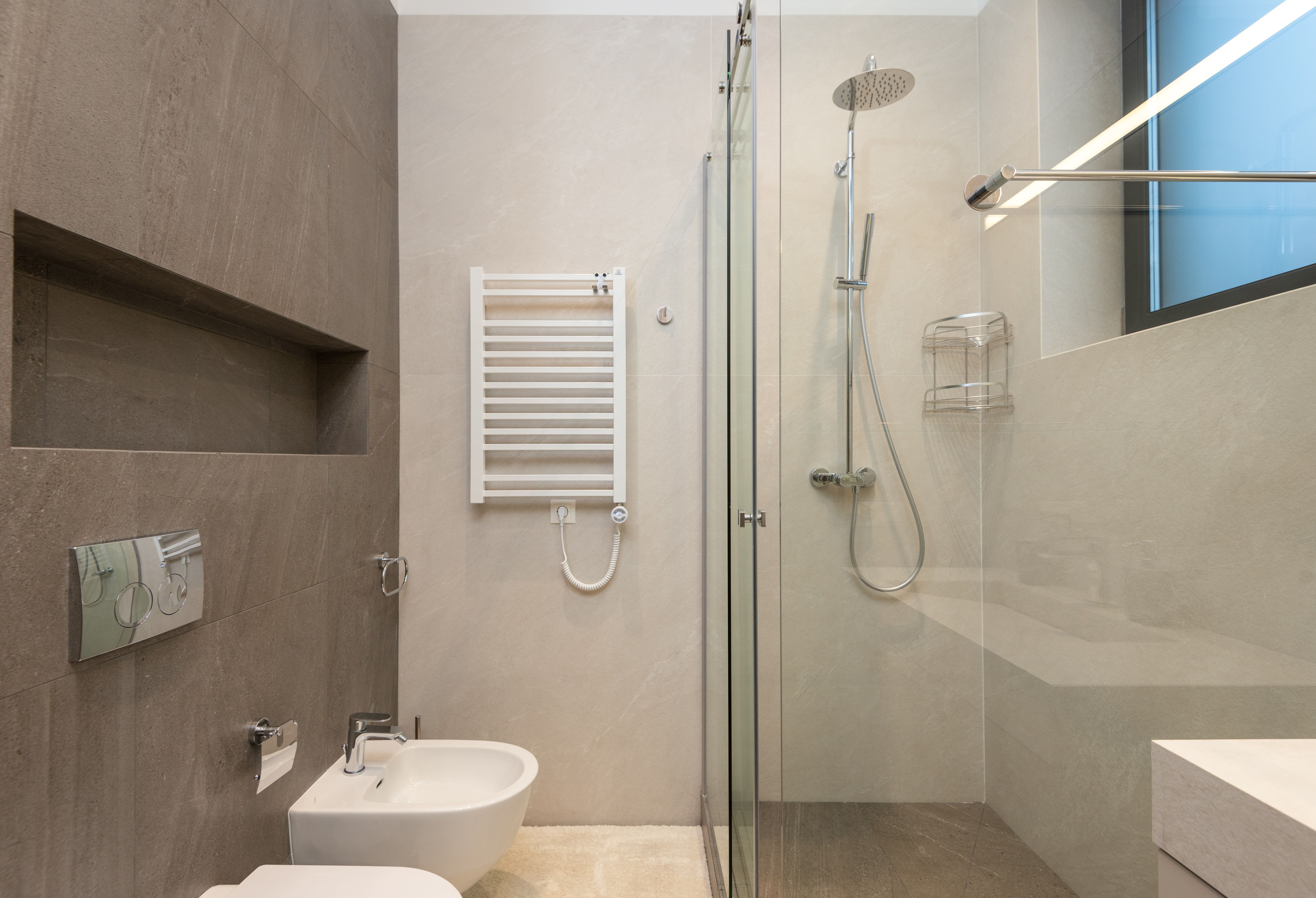 Badsanierung Mannheim – modernes Badezimmer mit Walk-in-Dusche